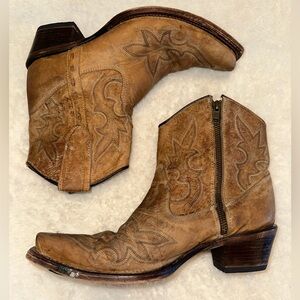 CIRCLE G Brown Western Ankle Boots